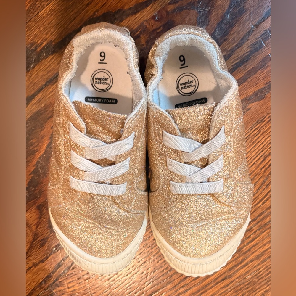 Wonder Nation Kids Sneakers in Gold Sparkle - Picture 2 of 5
